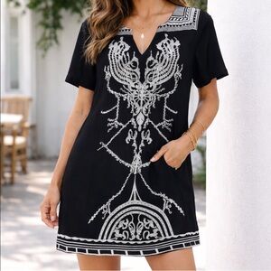 Freeway Black and White Embroidered shift Dress size M
